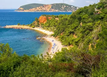 Yeşilin ve Mavinin İlgi Çekici Tonları Kınalıada’da Buluşuyor